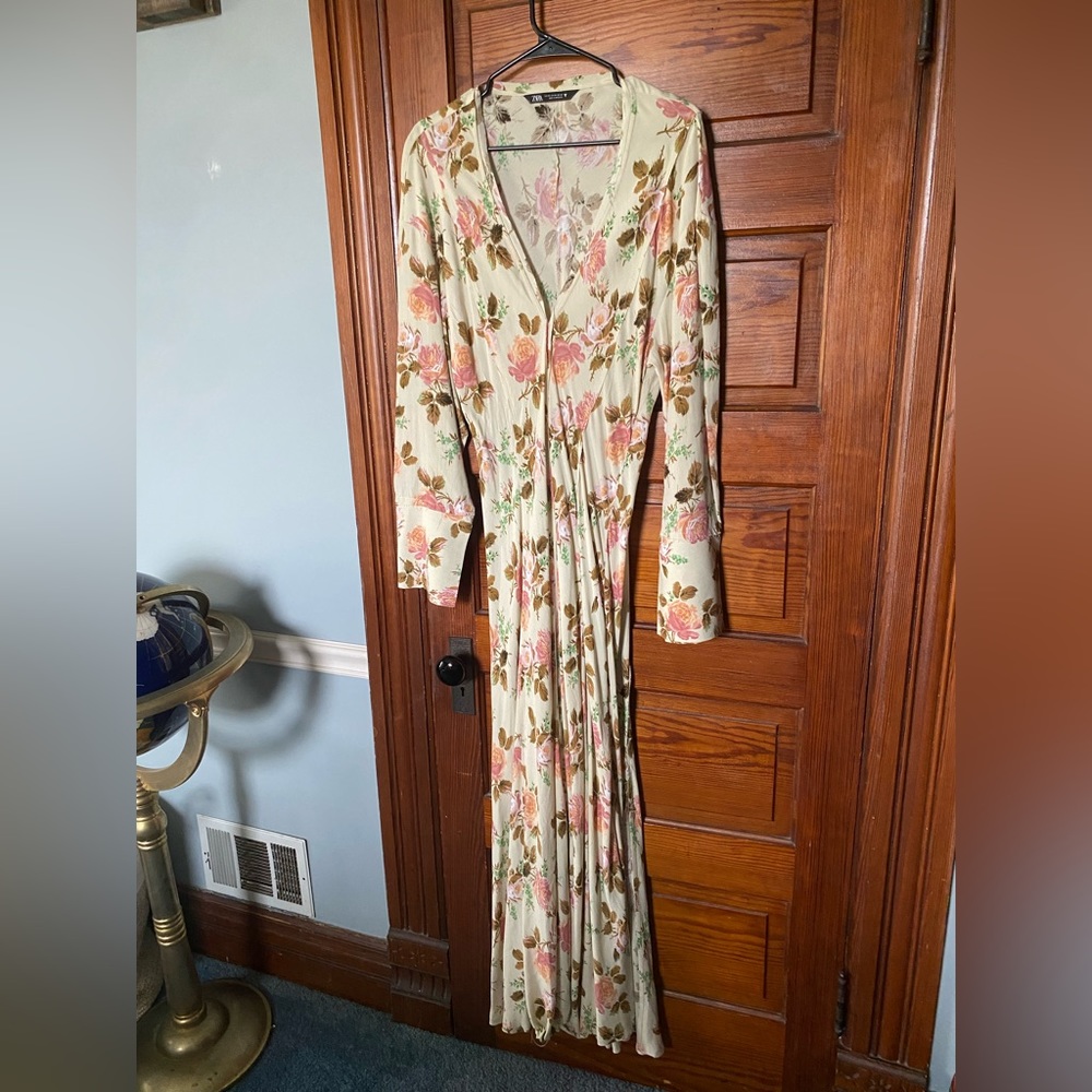 Zara maxi dress - floral - blogger favorite